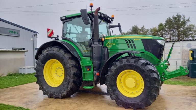 JOHN DEERE 6215R